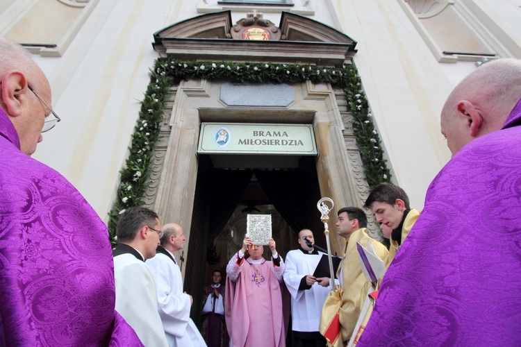 Otwarcie Bramy Miłosierdzia w Łowiczu