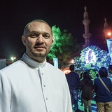 Ks. Jerzy Jurczyk  jest duszpasterzem polskiej wspólnoty katolickiej  w parafii NMP  w Dubaju