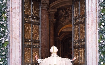  8.12.2015. Watykan. Papież Franciszek otwiera Drzwi Święte w bazylice św. Piotra, inaugurując Jubileusz Miłosierdzia