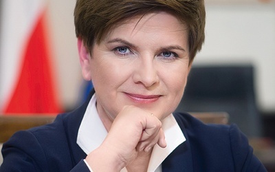 Beata Szydło jest premierem obecnego rządu stworzonego przez PiS. Jest też wiceprezesem tego ugrupowania. Przez 7 lat była burmistrzem gminy Brzeszcze. Przez trzy ostatnie kadencje Sejmu była posłem z ramienia PiS. Ma męża i dwóch synów, z których jeden studiuje w seminarium duchownym.