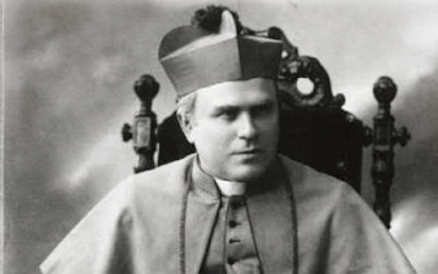 Sługa Boży abp Jan Cieplak, metropolita mohylewski,  był pierwszym biskupem  skazanym przez komunistów na karę śmierci. Jego proces beatyfikacyjny, ropoczęty  w Rzymie w 1952 roku,  nadal czeka na zakończenie 