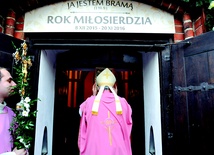  Koszalin, 13 grudnia: bp Edward Dajczak otwiera Drzwi Święte w katedrze