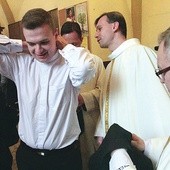  Od tego dnia alumni nie będą nosili krawatów, lecz koloratki