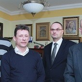  Od lewej: Daniel, Jerzy, Waldemar, Ryszard. Dzięki nim i setkom innych szafarzy Jezus przychodzi do tych, którzy na Niego czekają