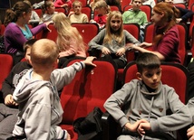 Tuptusie na scenie i w foyer 