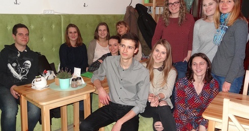 Dzielą się Bogiem. Po godzinach