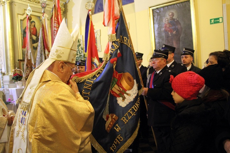 Wprowadzenie relikwii św. Jana Pawła II do kościoła w Mazewie