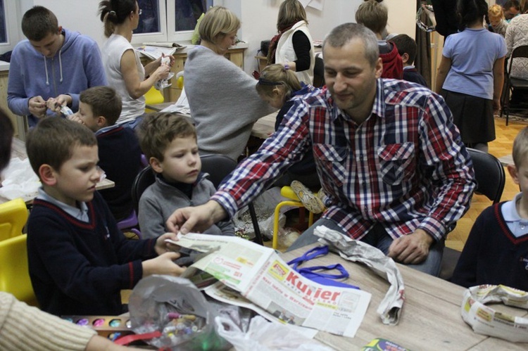 Rodzinne warsztaty bożonarodzeniowe w szkole "Skała"