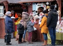 Święta coraz bliżej - przypominają o tym ustawione na Rynku stoiska