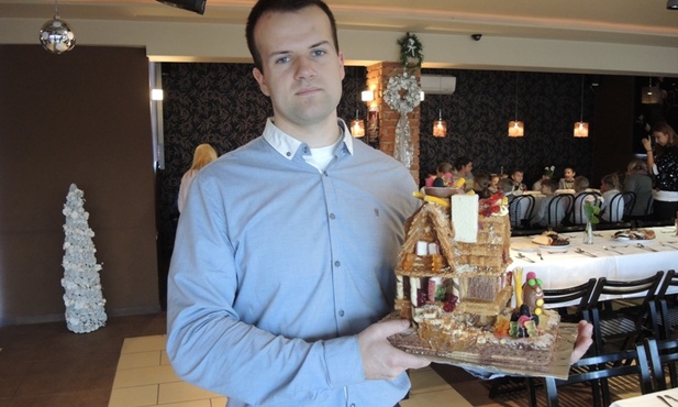 Tomasz Mrowiec z Buczkowic przygotował dla kęczan specjalny słodki domek!