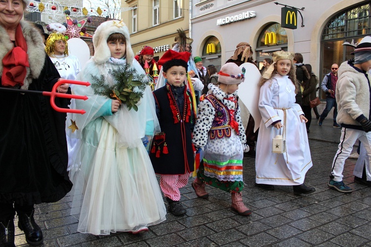 Korowód kolędników na Rynku Głównym