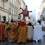 Korowód kolędników na Rynku Głównym