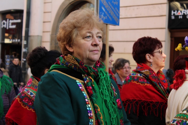 Korowód kolędników na Rynku Głównym