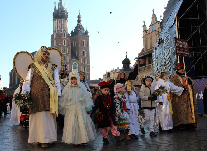 Korowód kolędników na Rynku Głównym