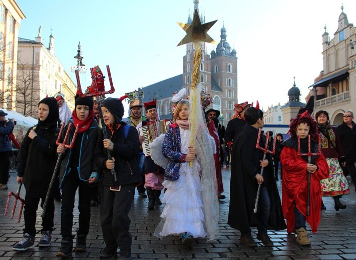 Korowód kolędników na Rynku Głównym