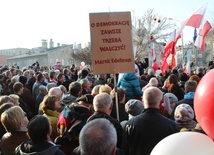 W Bielsku-Białej manifestowało kilkaset osób