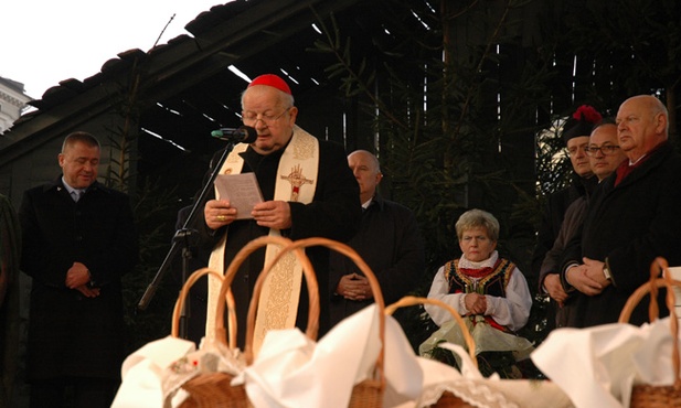 Kard. Dziwisz: Z niepokojem patrzymy na podziały