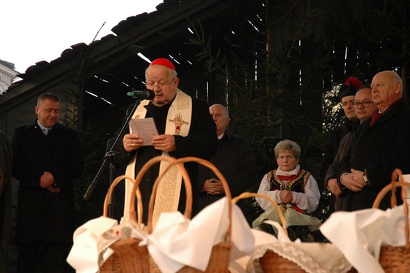 Kard. Dziwisz: Z niepokojem patrzymy na podziały