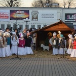 Świąteczne spotkanie na placu