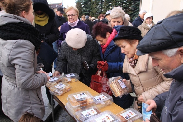 Chętnych na ciasto śdm-owe nie brakowało