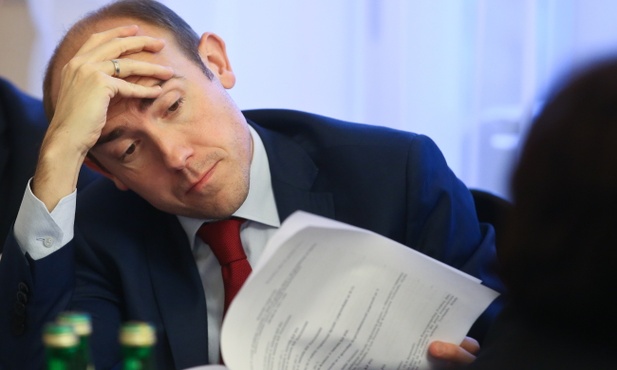Dwa kierunki ataku na PiS