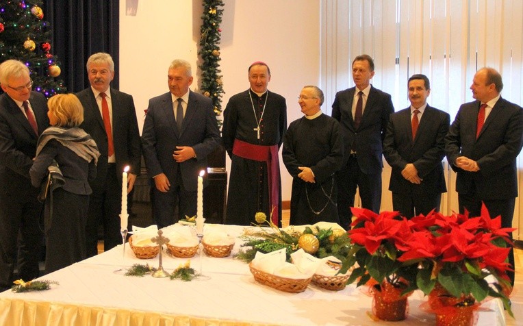 Spotkanie opłatkowe samorządowców subregionu tarnowskiego z udziałem bp. Andrzeja Jeża odbyło się 22 grudnia