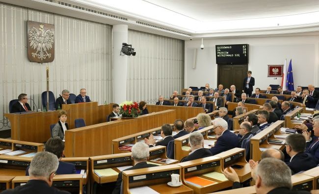 Senat za nowelizacją ustawy PiS o TK