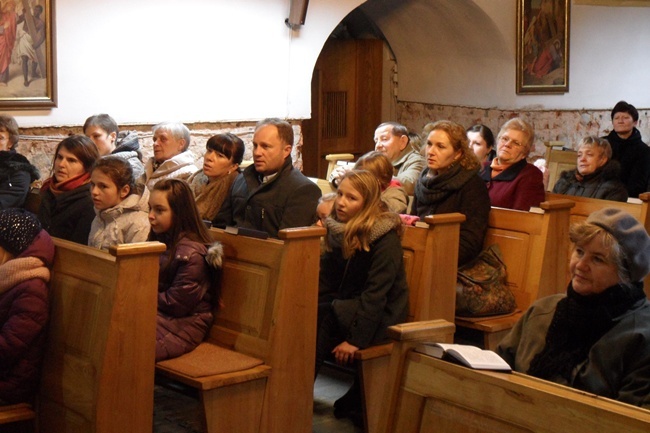 Żywa szopka, ognisko i gorący barszcz