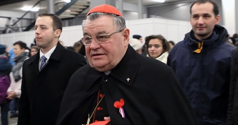 Kardynał i jego biskupi pomocniczy w kwarantannie