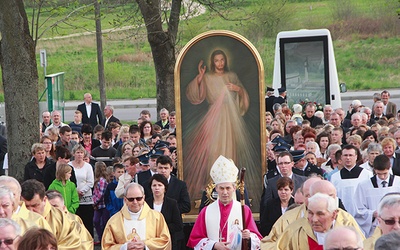  Przez pół roku tysiące ludzi, cała diecezja, szło za Jezusem Miłosiernym 