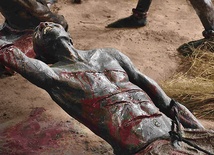 Rzeźby z Nakiyanja przedstawiające masakrę chrześcijan skazanych przez kabakę Mwangę w 1886 r.