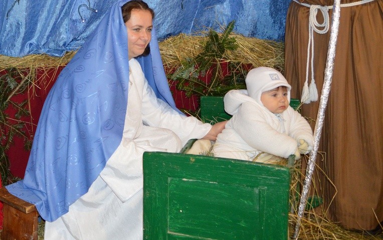 Żywy Jezusek z Maryją w Muszynie