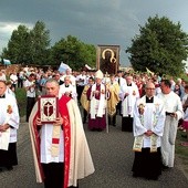 Kolce, róże i Maryja