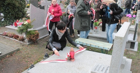 Chcieli być pochowani w mundurach