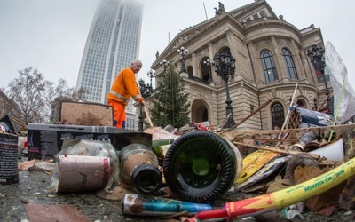 Po nocnym szaleństwie - wielkie sprzątanie