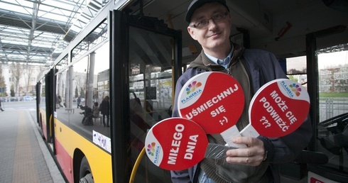 Zwolnili wesołego kierowcę