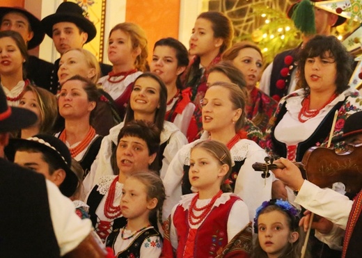Góralska kolęda w kościele w Straconce