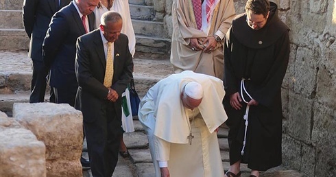 Papież Franciszek, tak jak Jan Paweł II i Benedykt XVI, odwiedził w 2014 roku domniemane miejsce chrztu Jezusa (Al-Maghtas) po jordańskiej stronie rzeki 