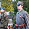 Wartę przy koszalińskim pomniku prócz żołnierzy Wojska Polskiego pełnili także pasjonaci historii z grupy Gryf