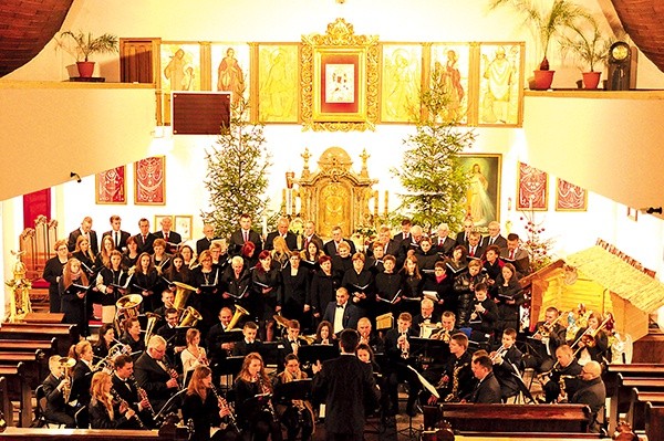 Koncert chórów z Brzeska, Szczepanowa oraz orkiestry dętej z Okulic