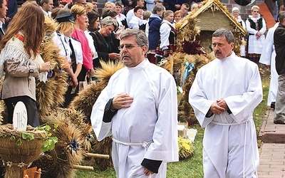 Trudno wyobrazić sobie ważniejsze święta w diecezji bez posługi nadzwyczajnych szafarzy Komunii św.