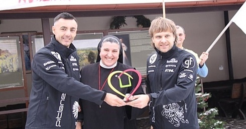 Miłosierdzie na rajdówce