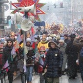 Z roku na rok ludzi chcących świętować Objawienie Pańskie uczestnicząc w ulicznych jasełkach jest coraz więcej