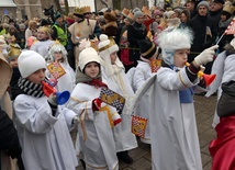 Maszerowano przy śpiewie kolęd, a najmłodsi dzielnie przygrywali