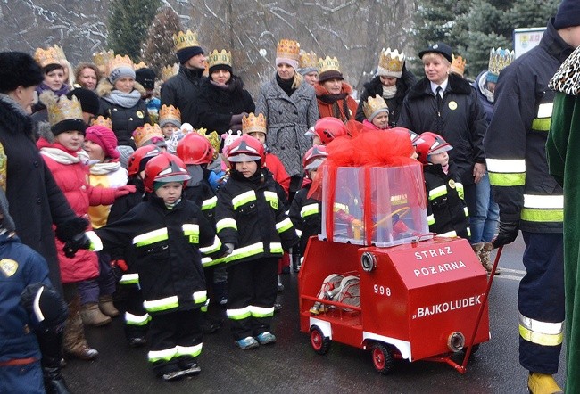 Mali strażacy, armaty i kolędy