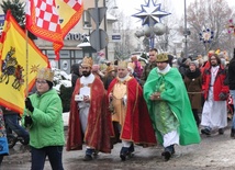 Z syryjskim królem i orkiestrą dętą