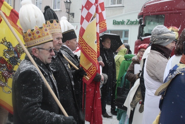 Złote korony i górnicze pióropusze