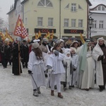 Złote korony i górnicze pióropusze