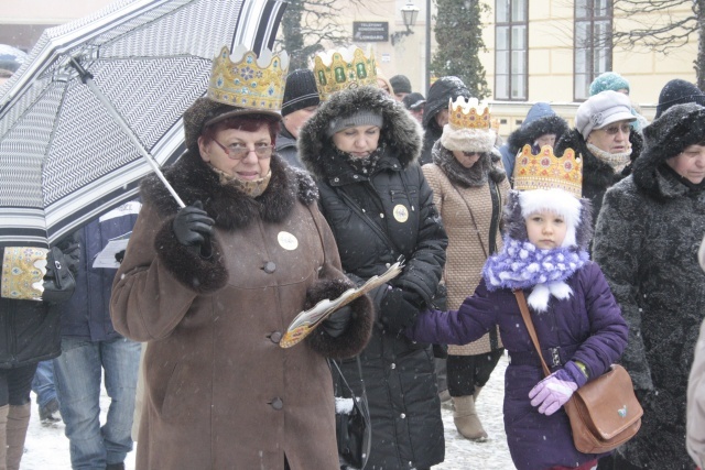 Złote korony i górnicze pióropusze