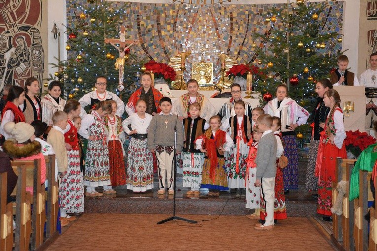 Parafialne kolędowanie w Podczerwonem